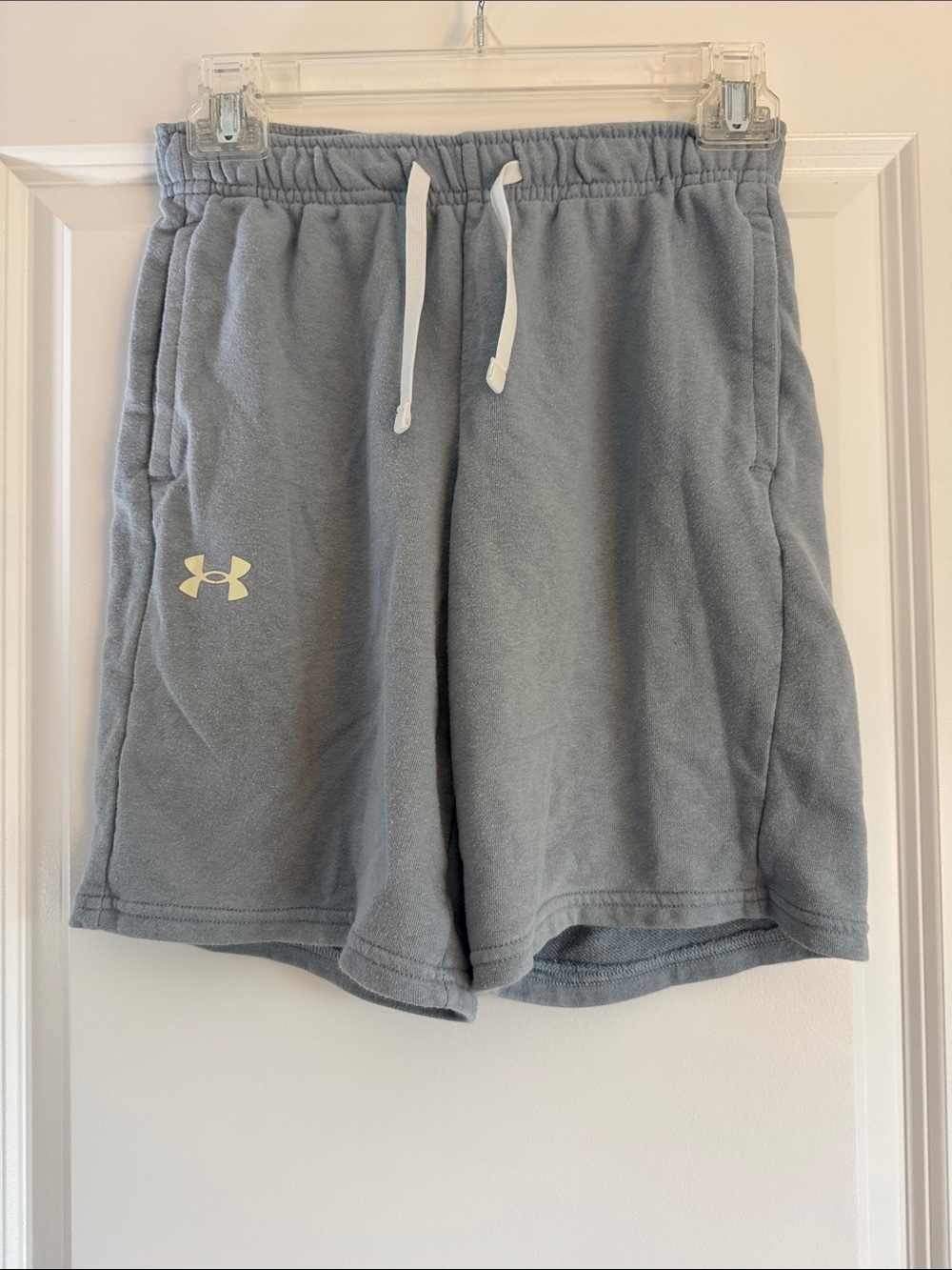 Under Armour Men's Light Gray Athletic Fleece Shorts